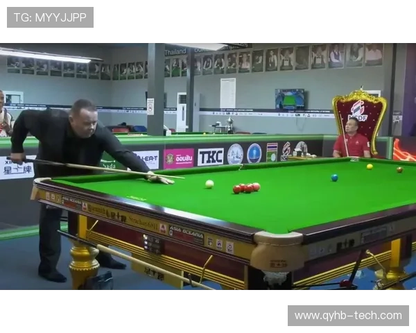 足球明星因踢假球获刑出狱重返赛场引发球迷热议与争议