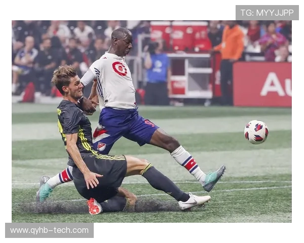 足球明星带球动作精彩瞬间展现球场魅力与技术之美